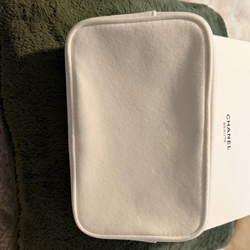 CHANEL White and Gold Cosmetic Pouch - Picture 3 of 6